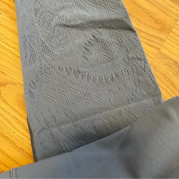 Lululemon sz 12 Reveal Tight - Zen Expression Solar Grey - Picture 6 of 7